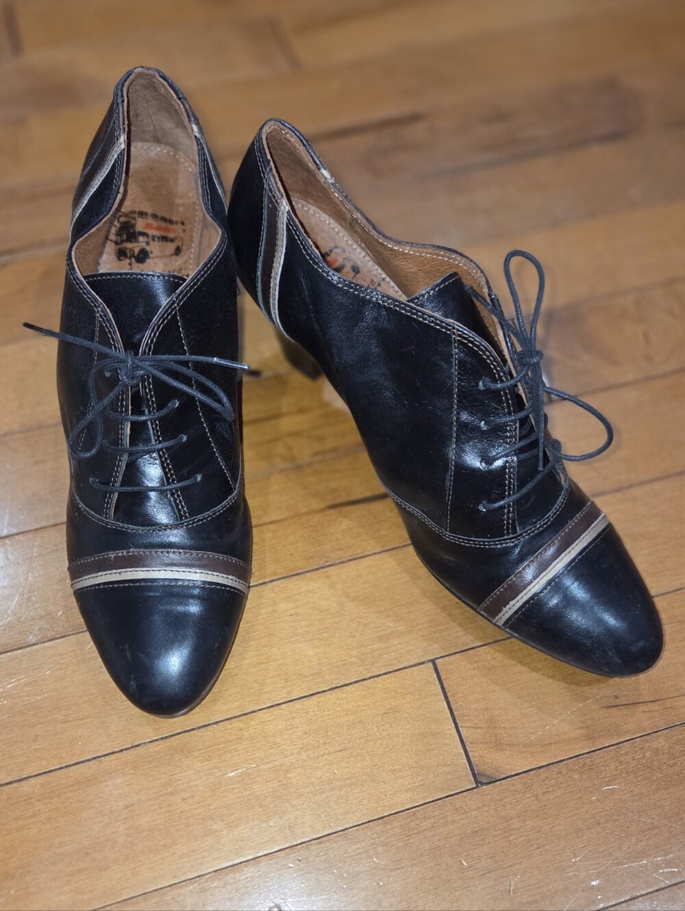 BATA Post Card Black Leather Oxford Heeled Booties Striped Toe Size 41 NWOB